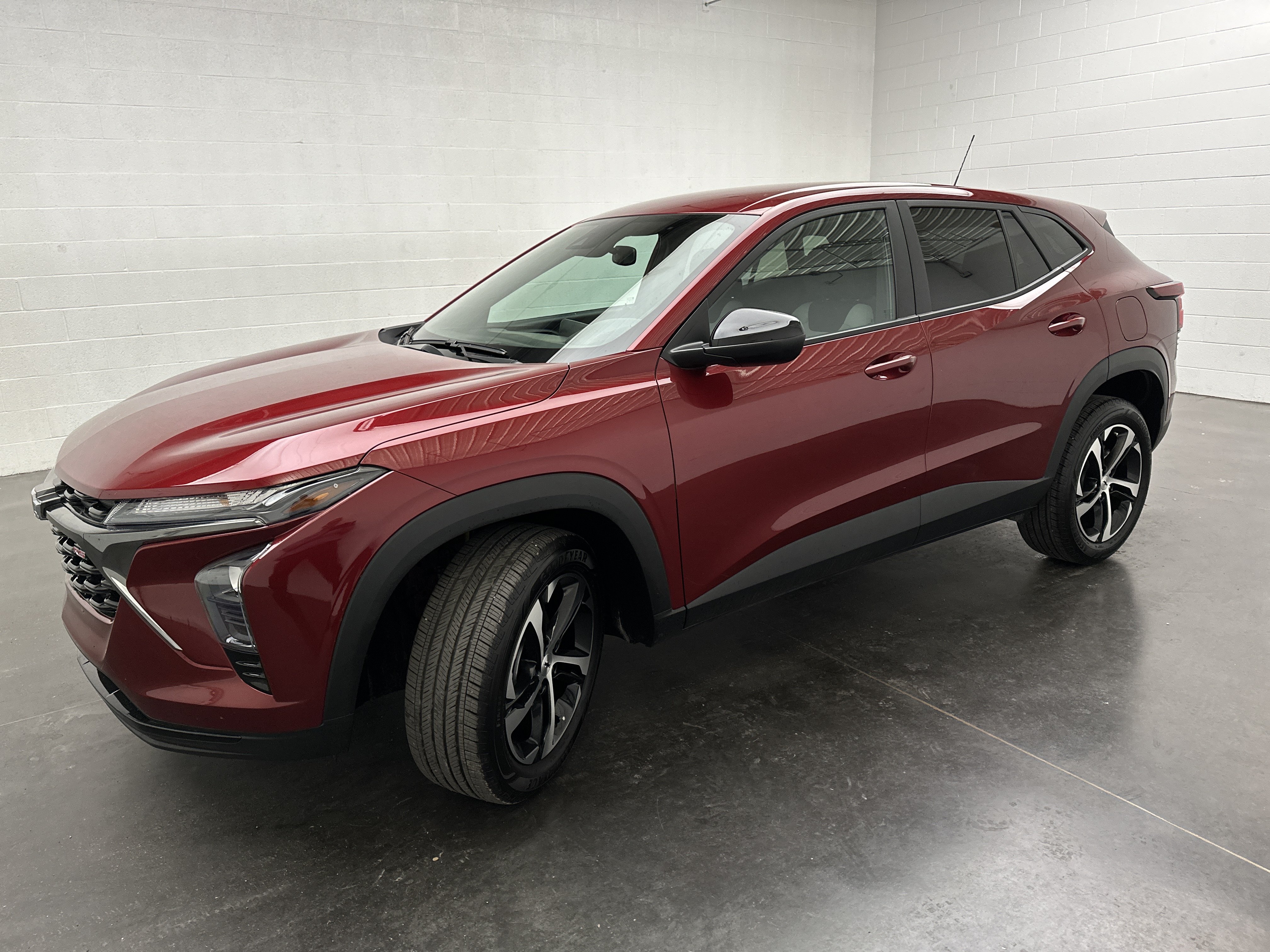 Used 2025 Chevrolet Trax RS FWD image 4