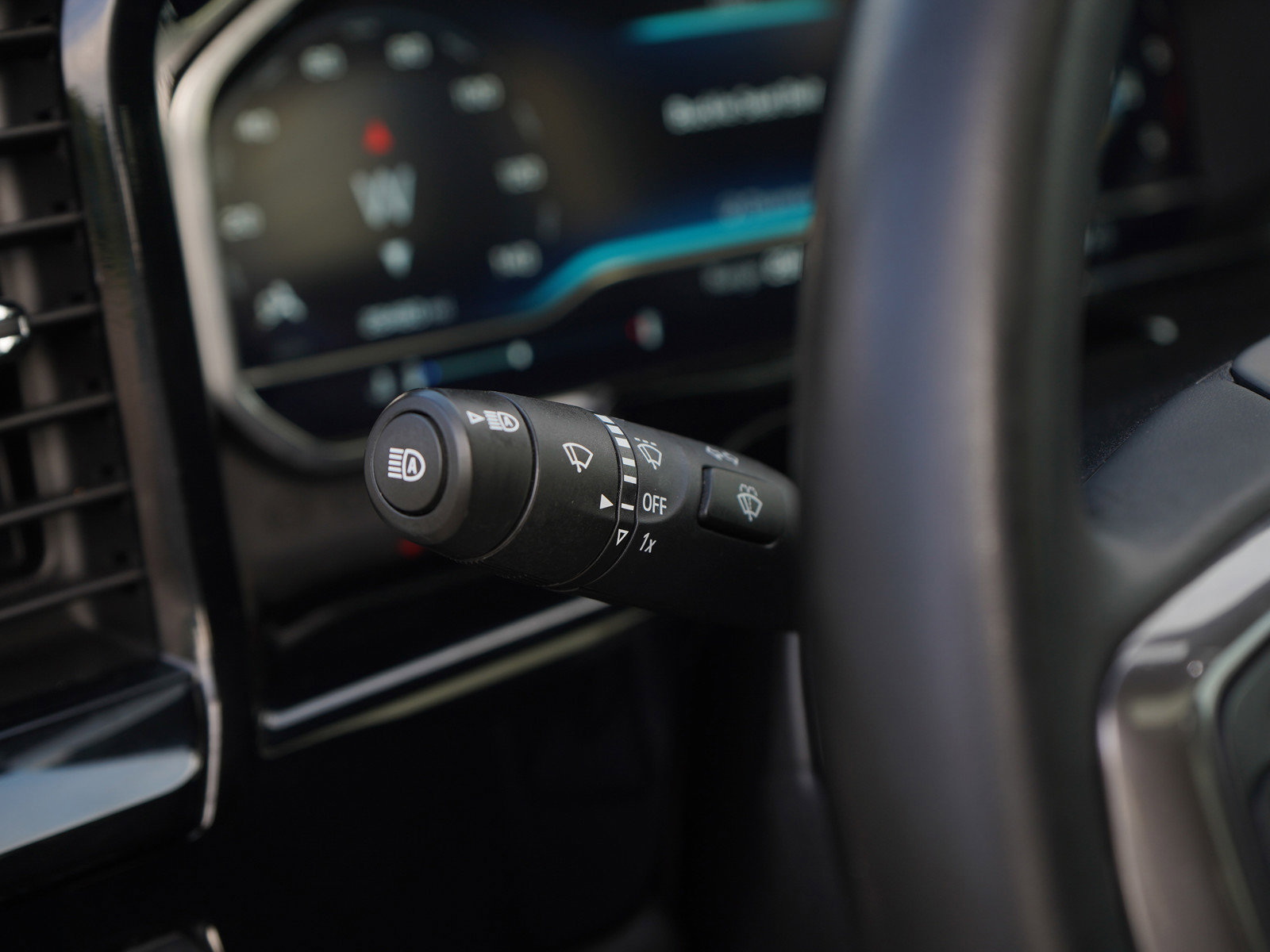 Used 2024 Chevrolet Silverado 2500 ZR2 w/ Technology Package image 32