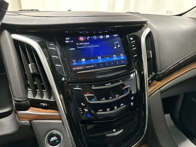 Used 2020 Cadillac Escalade Premium Luxury AWD/4WD image 11