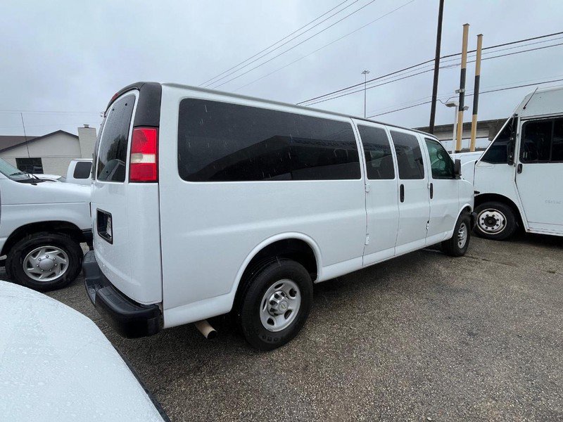 Used 2011 Chevrolet Express 3500 LS RWD image 3