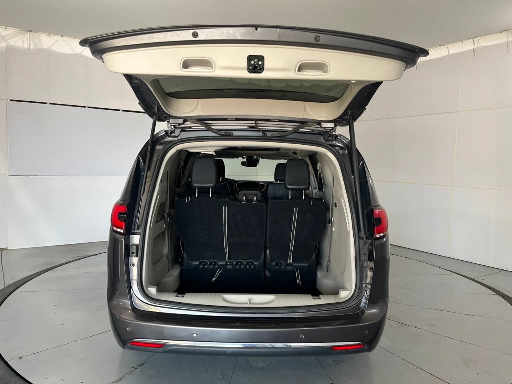 Used 2023 Chrysler Pacifica Limited FWD image 13