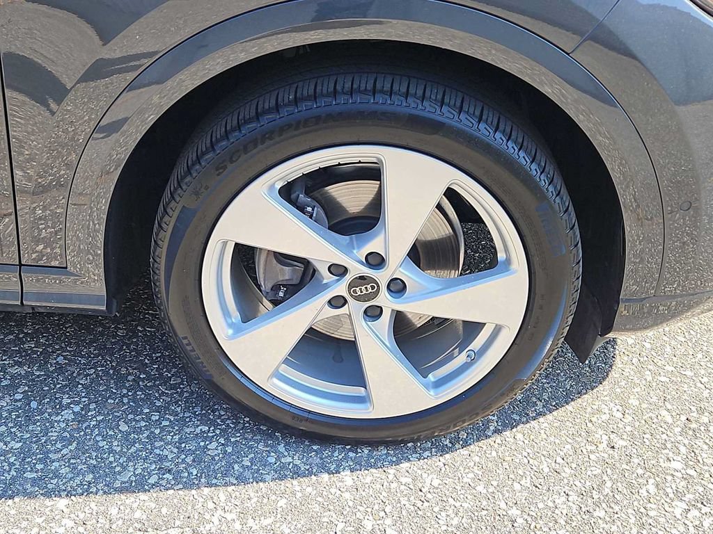 Certified 2025 Audi Q5 Prestige AWD/4WD image 9