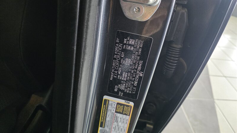 Used 2023 Kia Soul LX w/ LX Technology Package FWD image 31