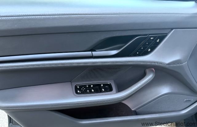 Used 2022 Porsche Taycan image 30