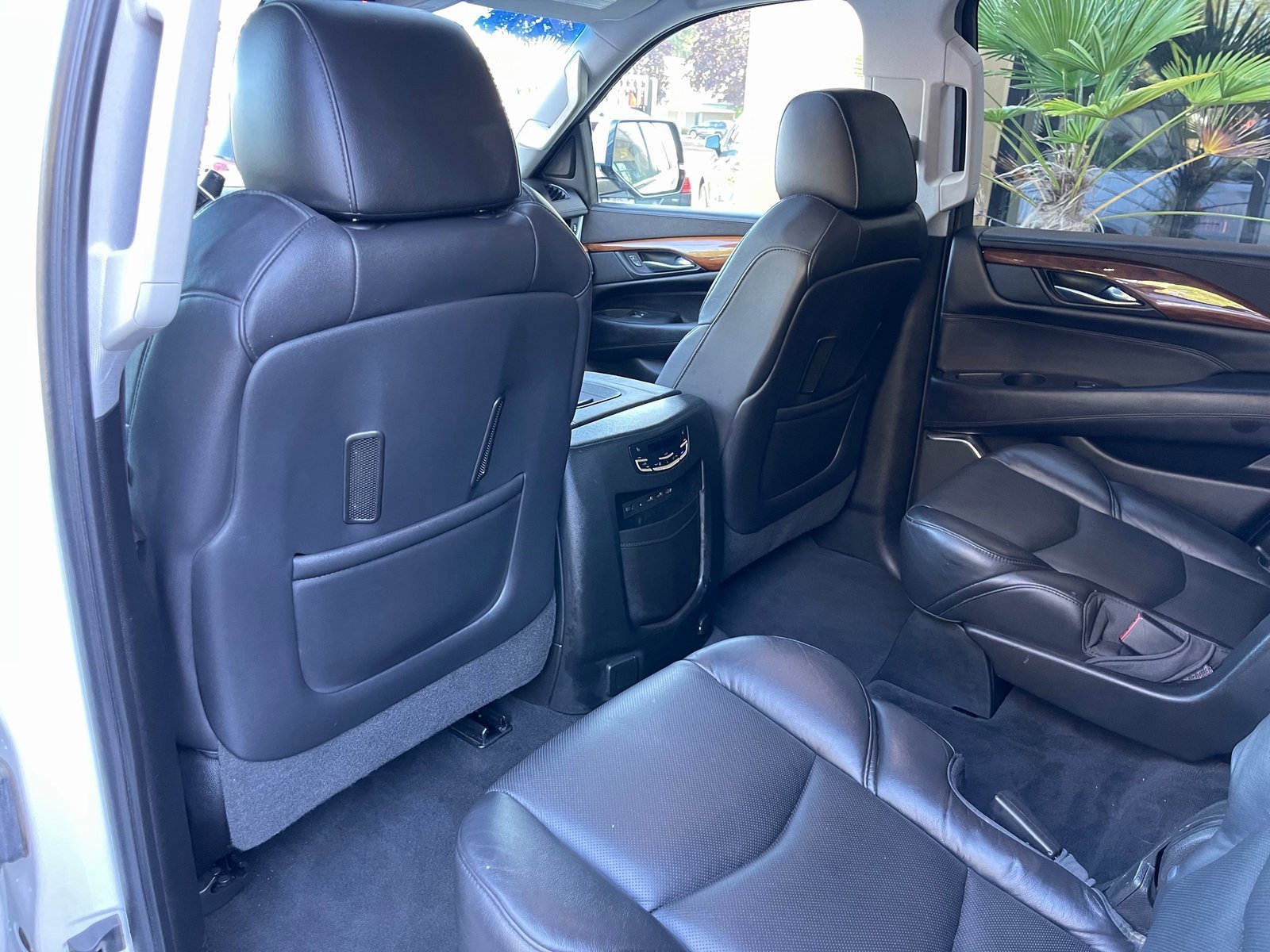 Used 2017 Cadillac Escalade Premium Luxury image 23