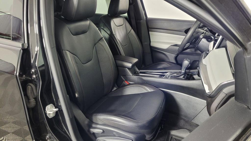 Used 2023 Jeep Compass Limited image 37