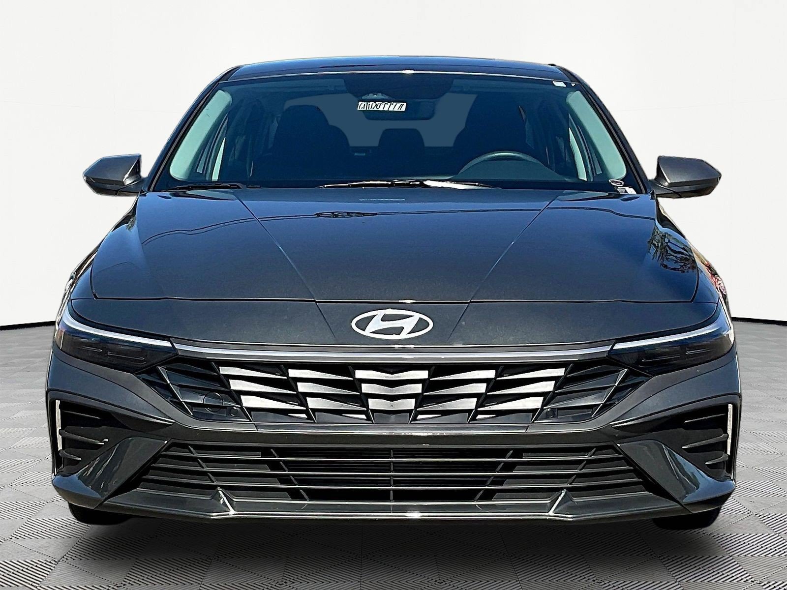 Used 2026 Hyundai Elantra SE FWD image 2