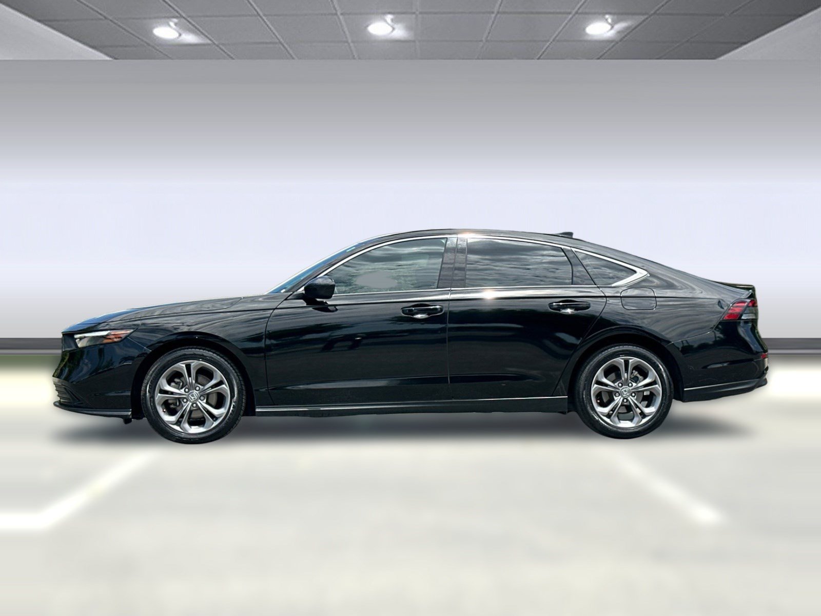 Used 2024 Honda Accord EX image 2