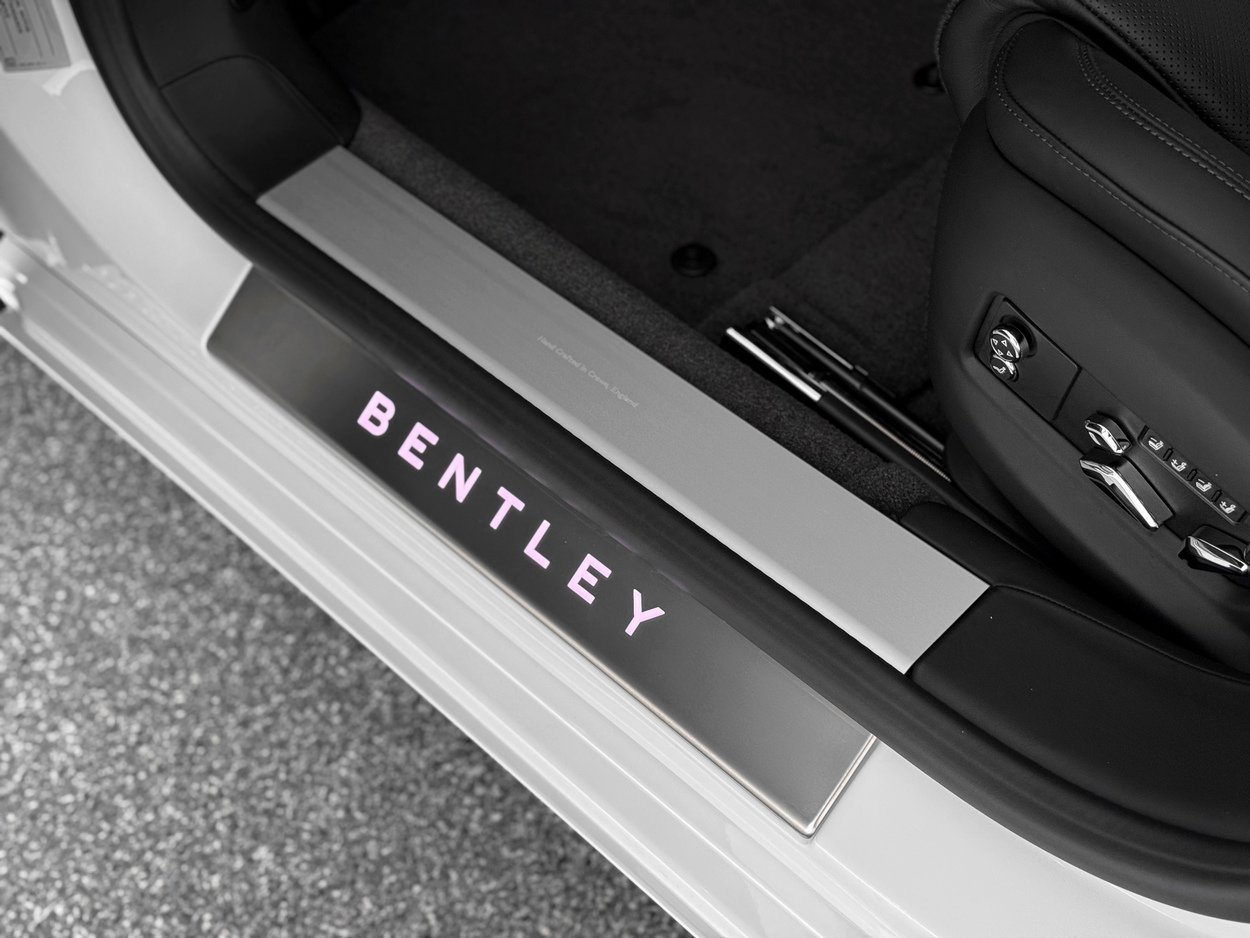 New 2026 Bentley Flying Spur Plug-In Hybrid image 14