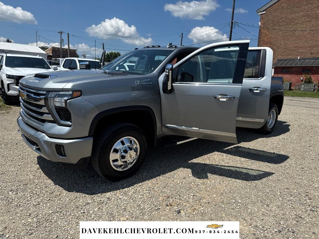 Used 2025 Chevrolet Silverado 3500 High Country w/ High Country Premium Package AWD/4WD image 28