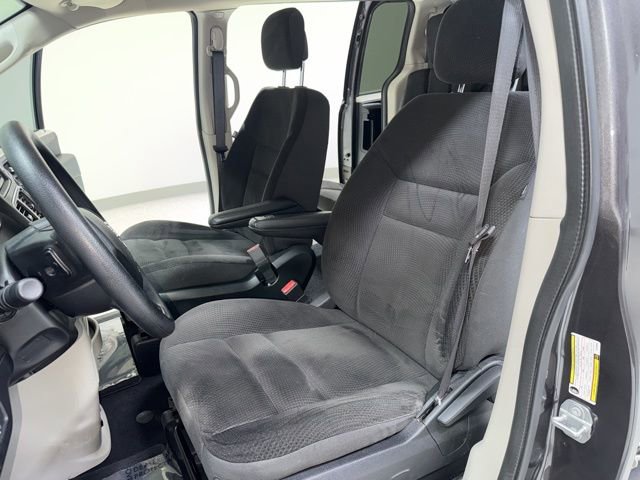 Used 2018 Dodge Grand Caravan SE w/ UConnect Hands-Free Group image 14