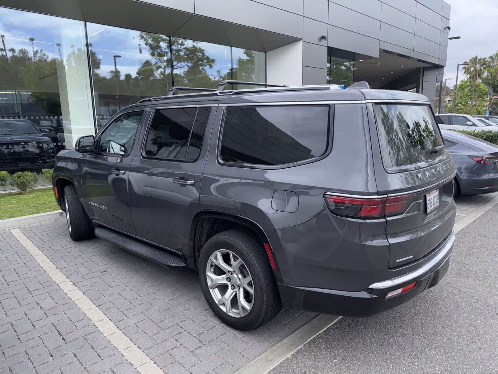 Used 2022 Jeep Wagoneer Series II AWD/4WD image 4