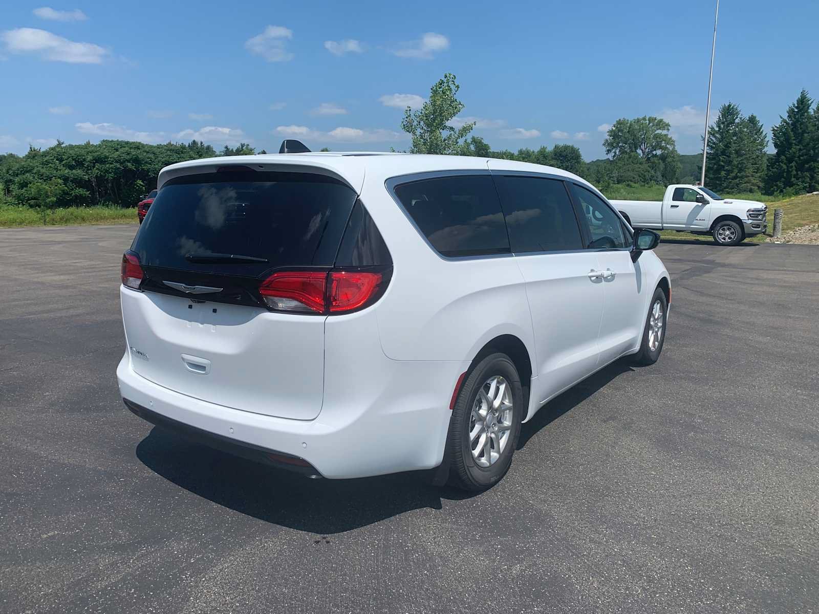 New 2027 Chrysler Pacifica LX FWD image 5