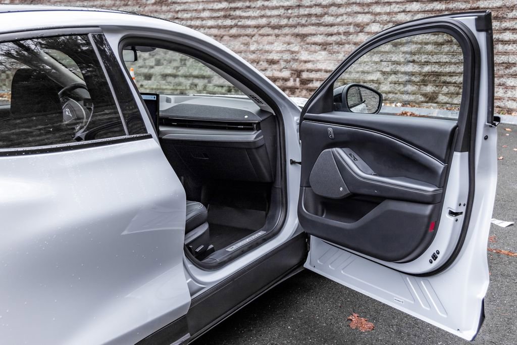 Used 2021 Ford Mustang Mach-E Premium image 15