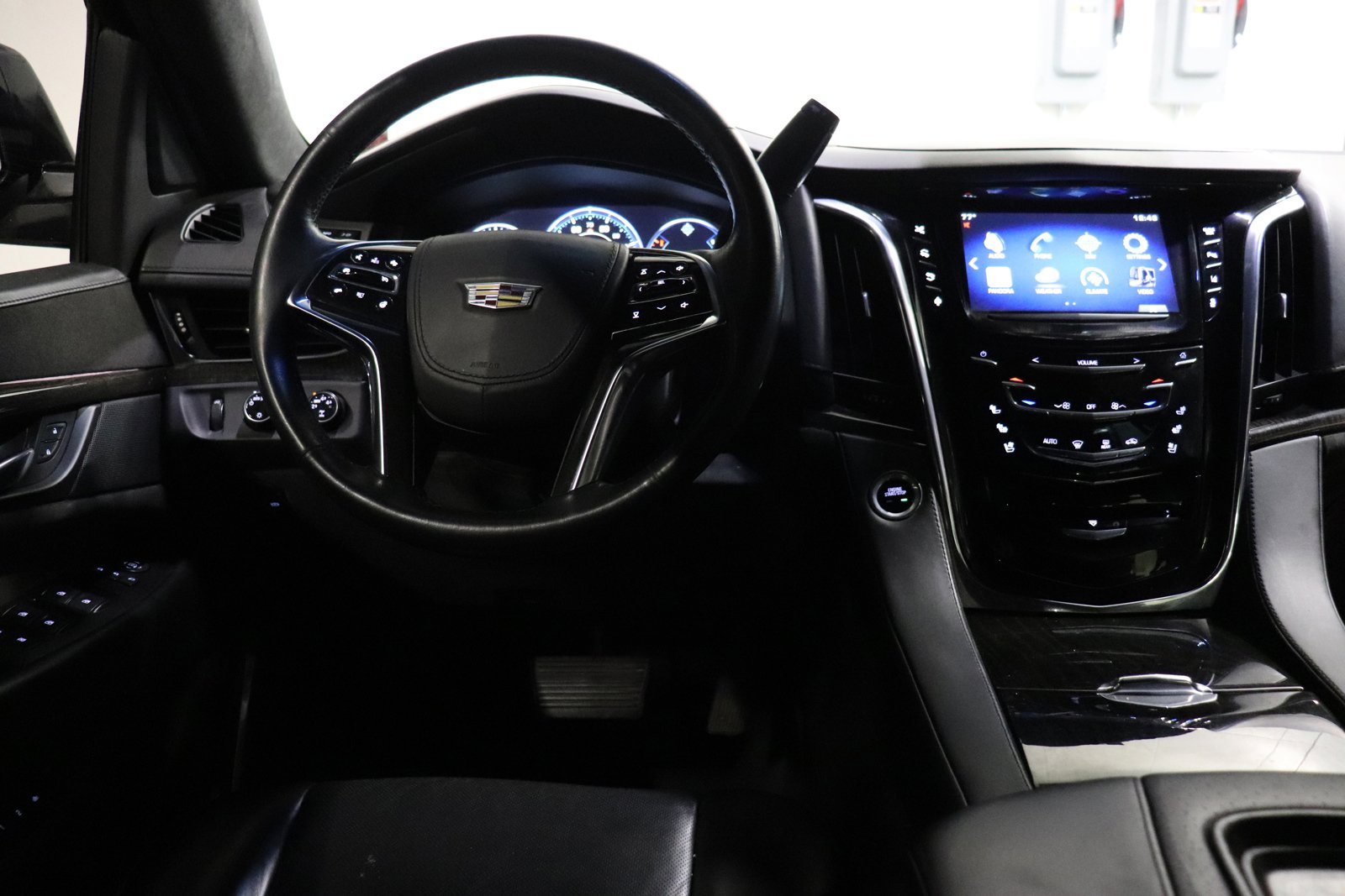 Used 2015 Cadillac Escalade Platinum image 28