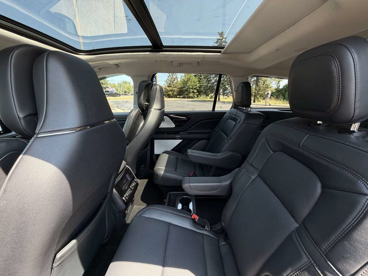 Used 2026 Lincoln Aviator Reserve AWD/4WD image 13