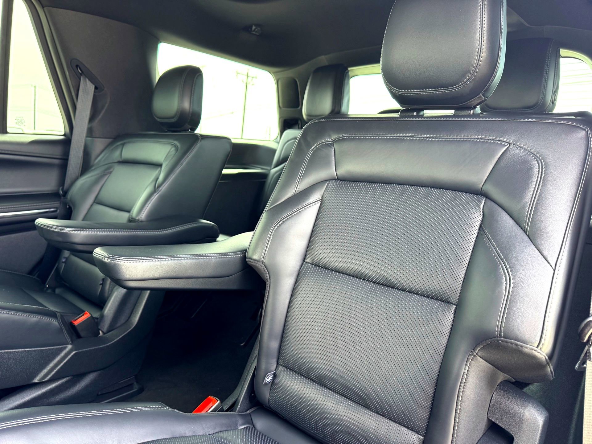 Used 2025 Lincoln Navigator Reserve w/ Jet Appearance Package image 23