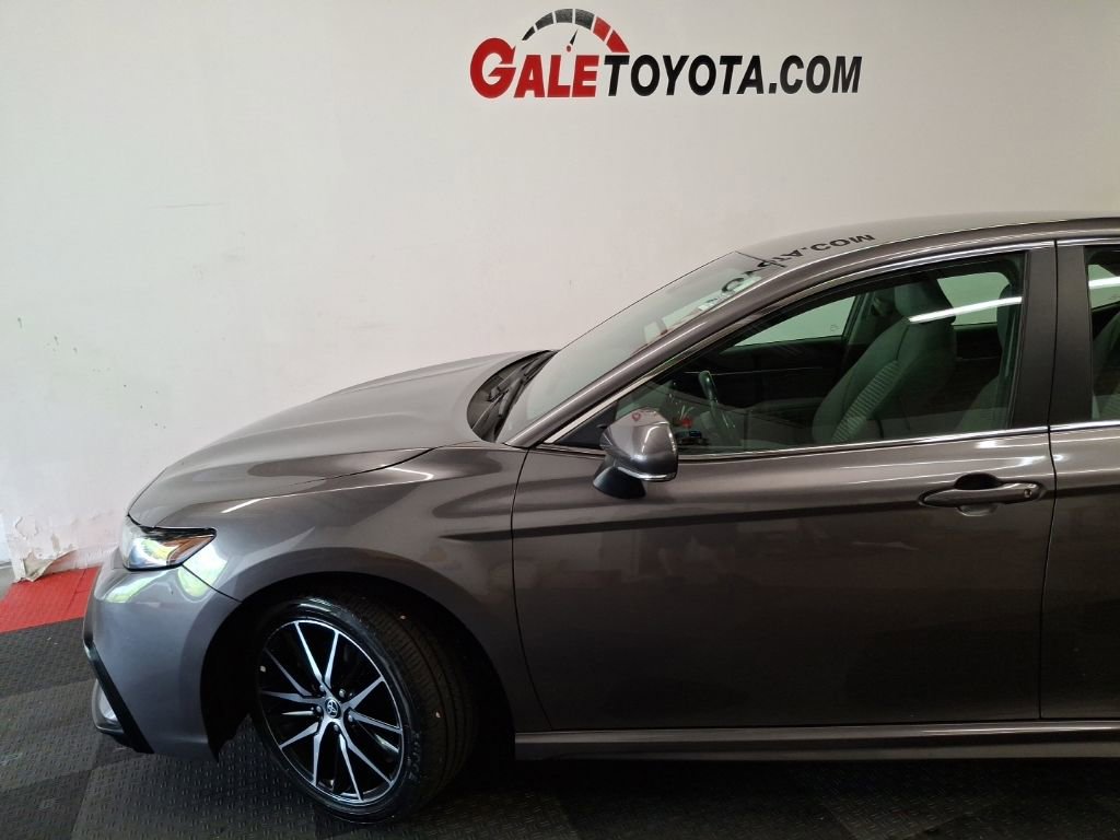 Used 2024 Toyota Camry SE FWD image 5