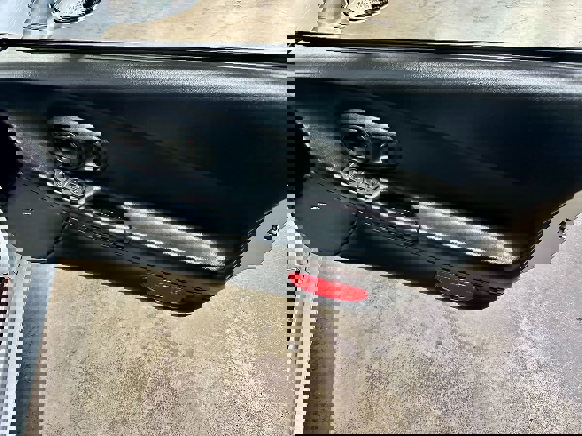 Used 2001 Chevrolet Corvette Convertible w/ Preferred Equipment Group2 image 19