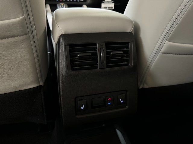 Used 2024 Mitsubishi Outlander 4WD Plug-In Hybrid image 22