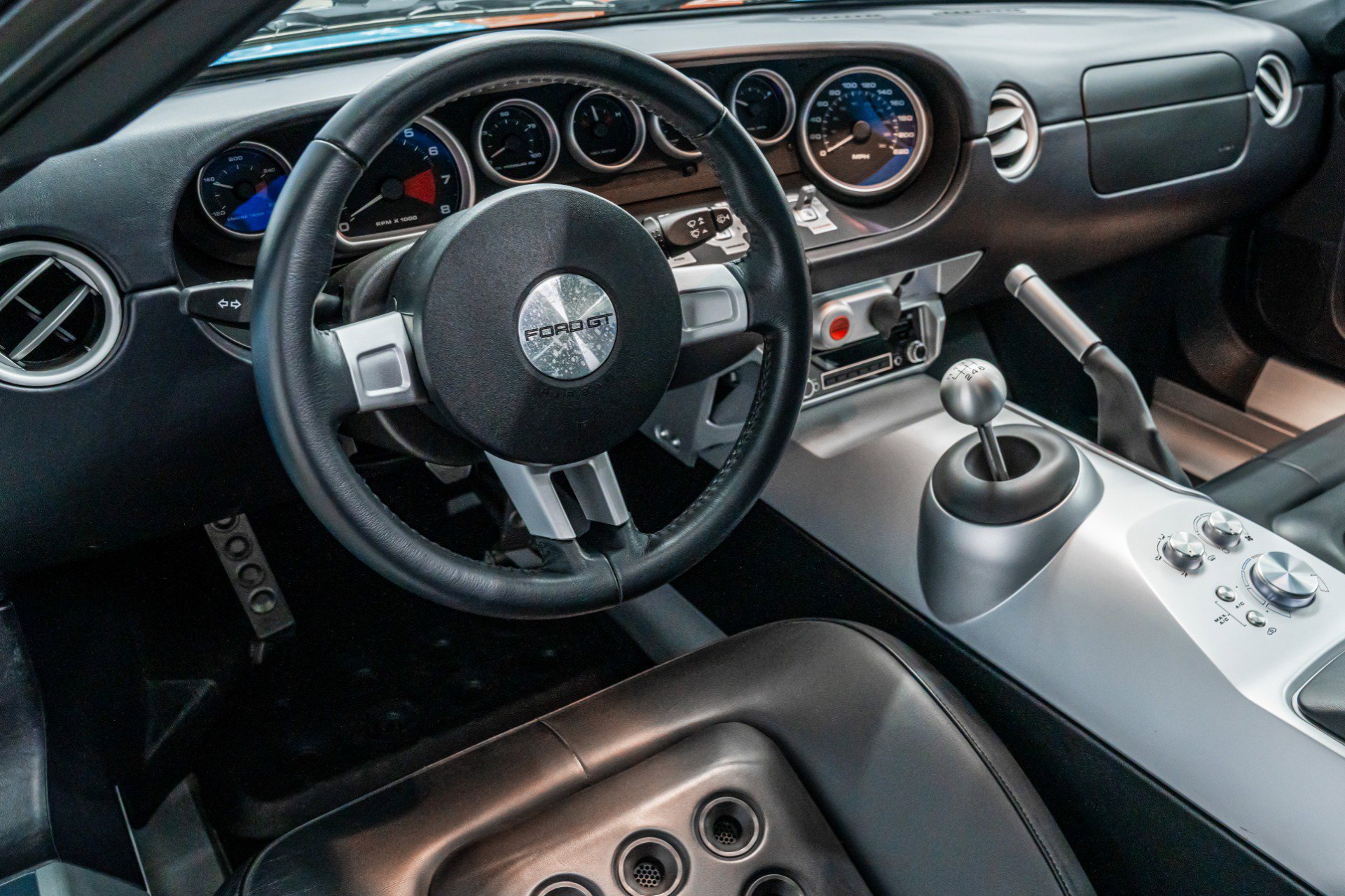 Used 2006 Ford GT RWD image 12