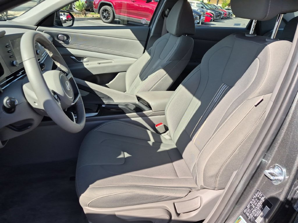 Used 2026 Hyundai Elantra Sport FWD image 25