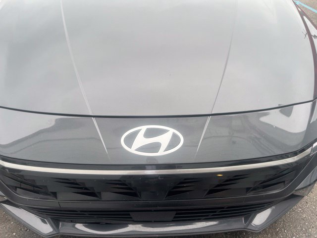 Used 2024 Hyundai Elantra Limited FWD image 9