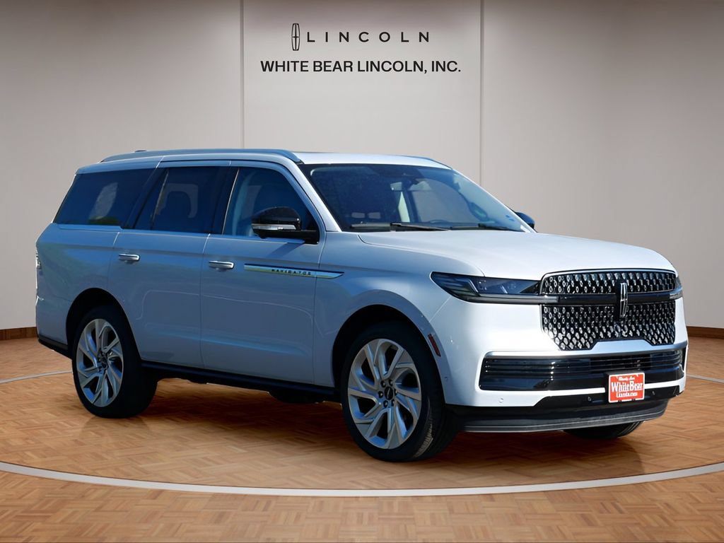 Used 2025 Lincoln Navigator Reserve AWD/4WD image 3