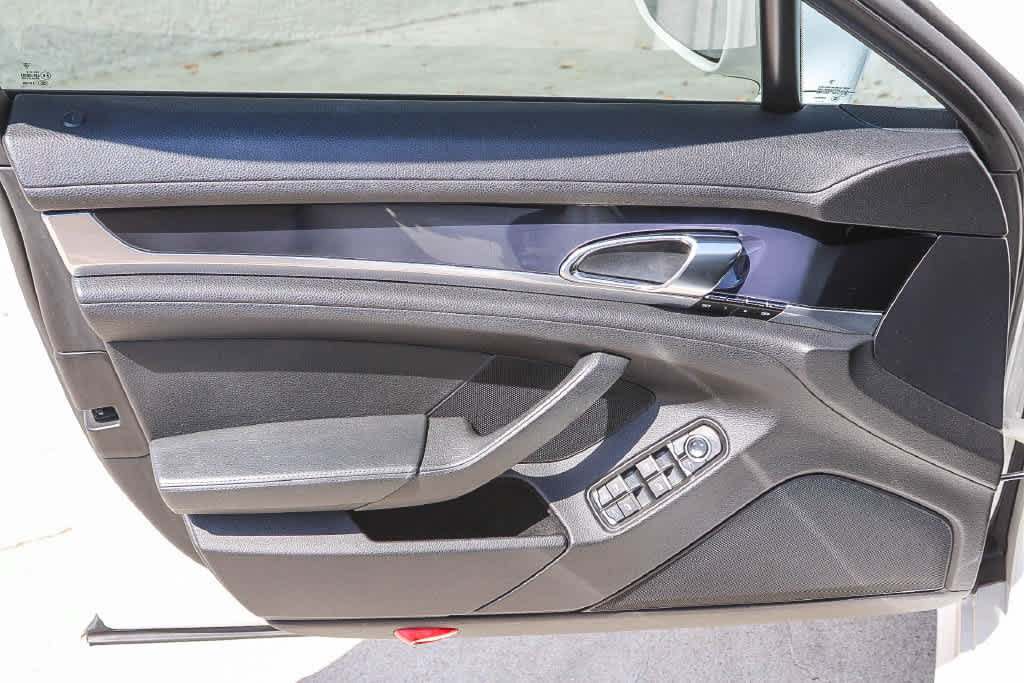 Used 2012 Porsche Panamera RWD image 22