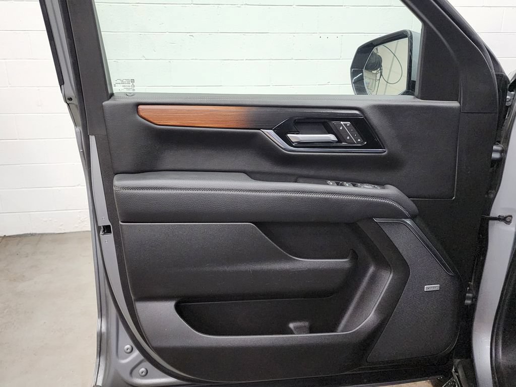 Used 2025 GMC Yukon Denali AWD/4WD image 9