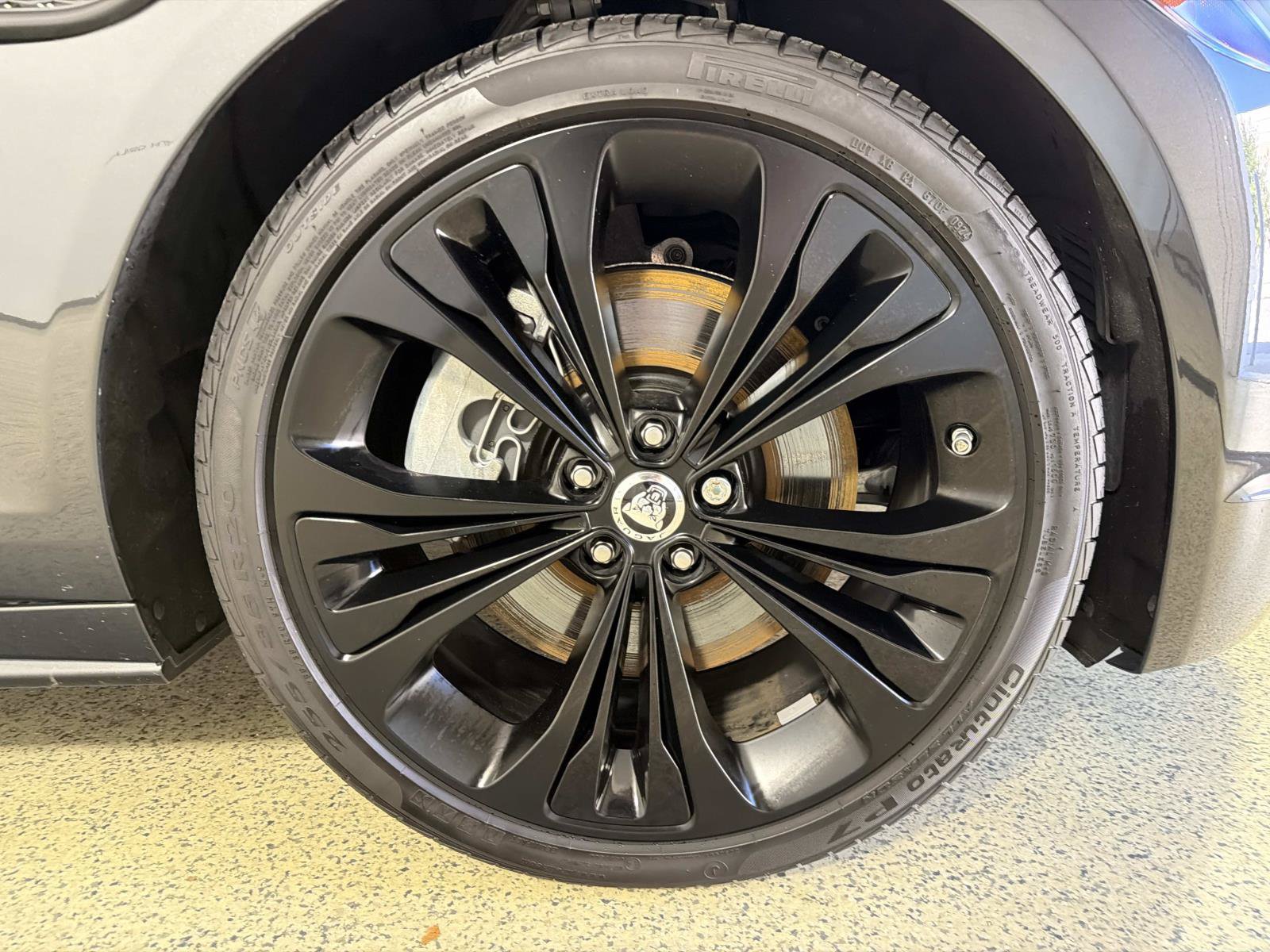Certified 2024 Jaguar XF R-Dynamic SE AWD/4WD image 9