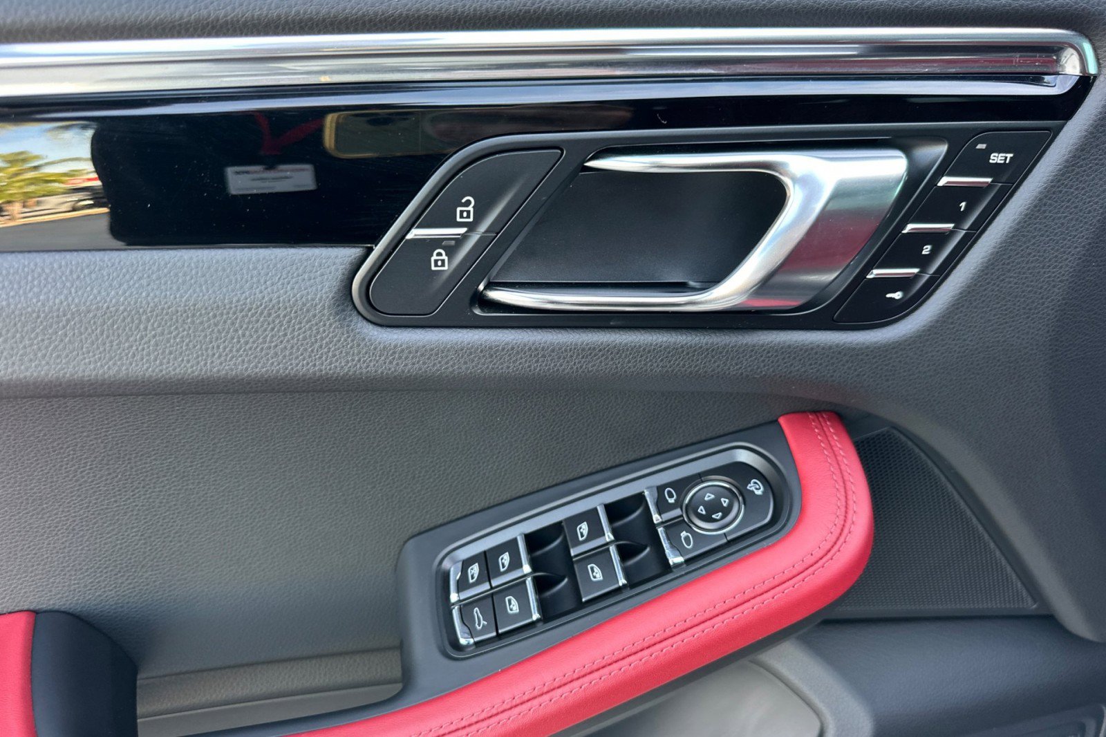 Used 2025 Porsche Macan image 12