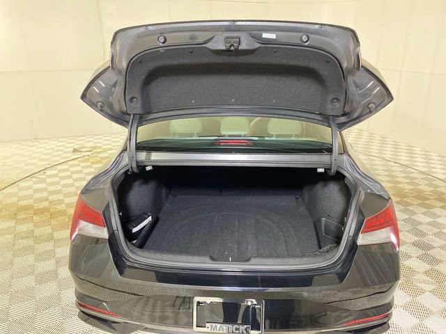 Used 2023 Hyundai Elantra Limited w/ Preferred Accessory Package image 30