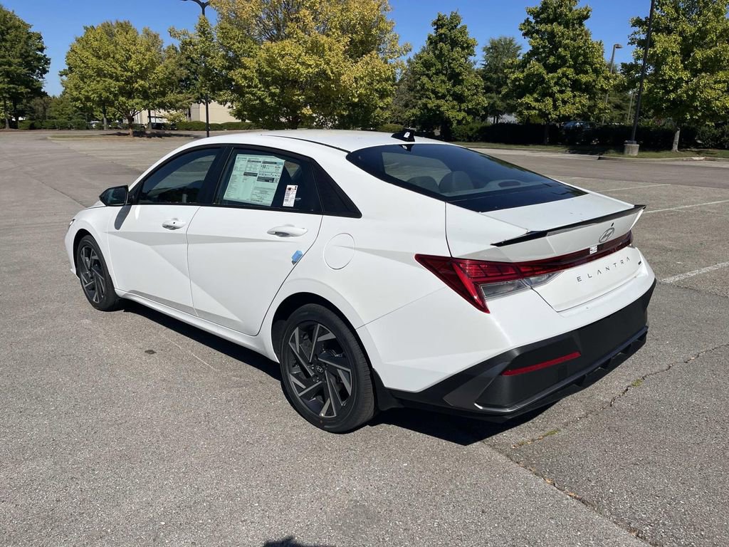 New 2025 Hyundai Elantra SEL image 5
