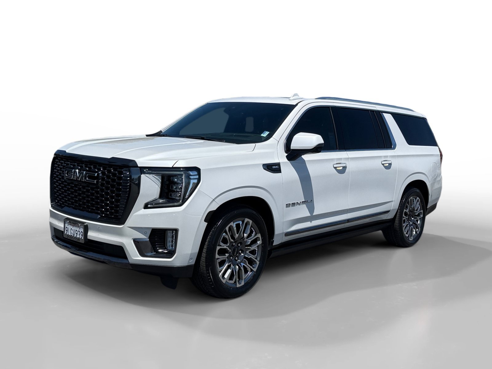 Used 2024 GMC Yukon XL Denali Ultimate AWD/4WD image 1