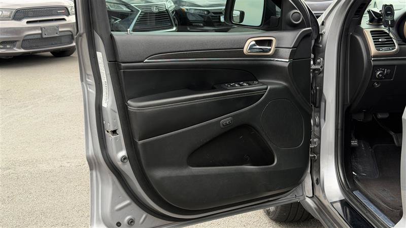 Used 2015 Jeep Grand Cherokee Limited AWD/4WD image 21