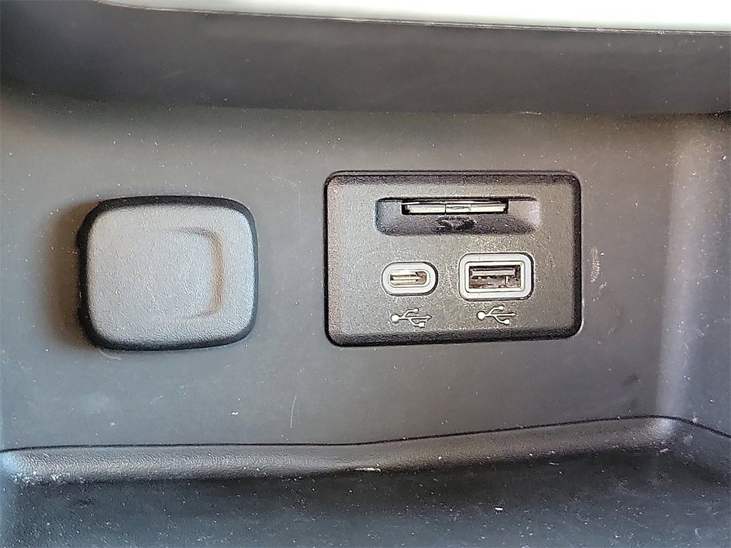 Used 2023 GMC Acadia SLT image 10