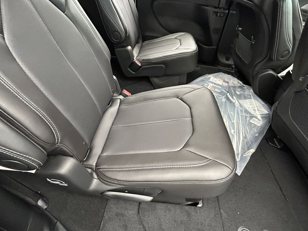 New 2026 Chrysler Voyager LX image 39