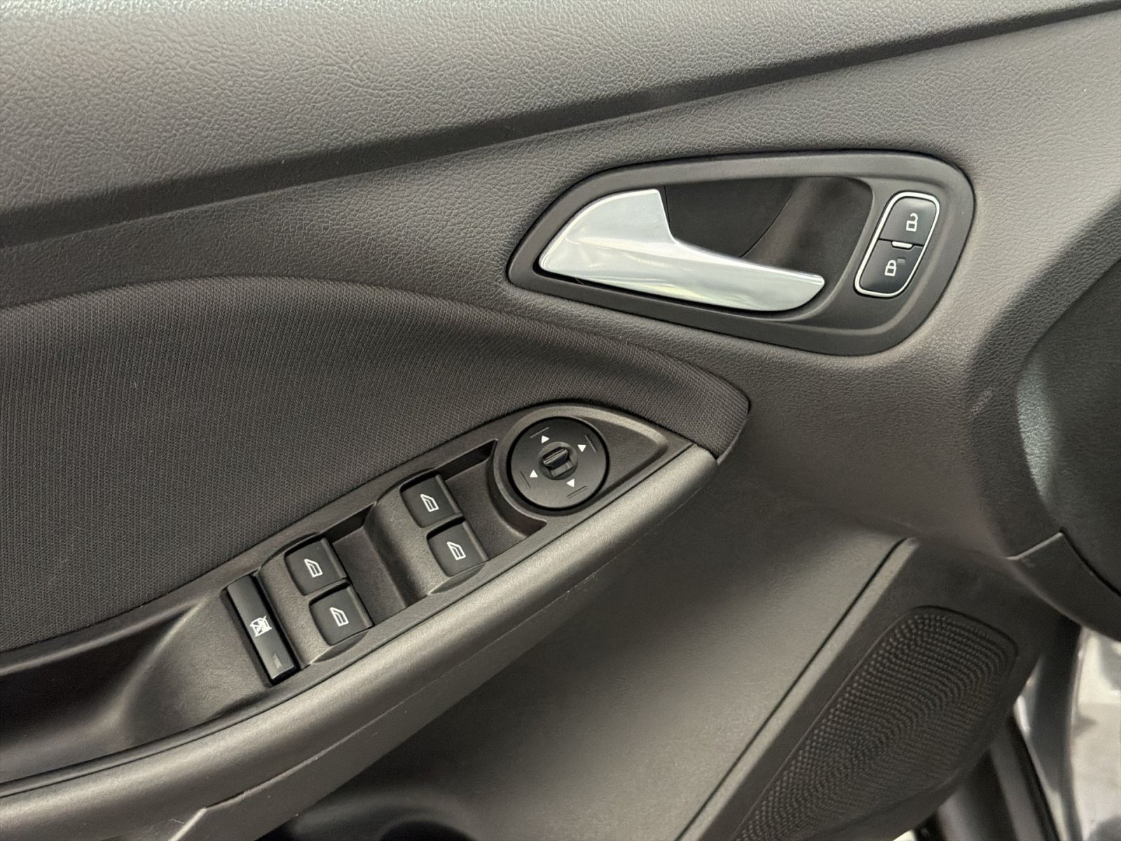 Used 2018 Ford Focus SEL FWD image 15