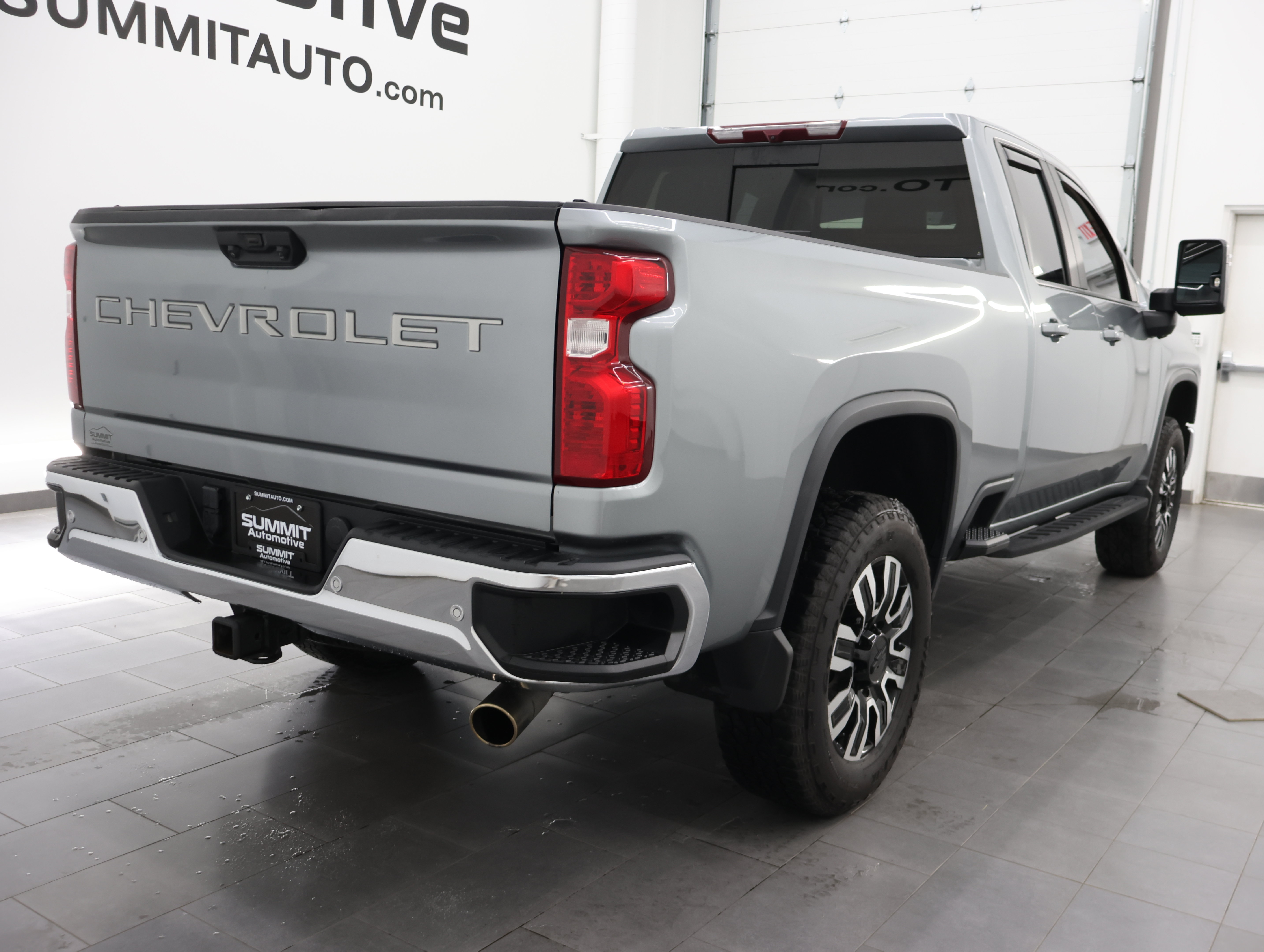 Used 2024 Chevrolet Silverado 2500 LT AWD/4WD image 4