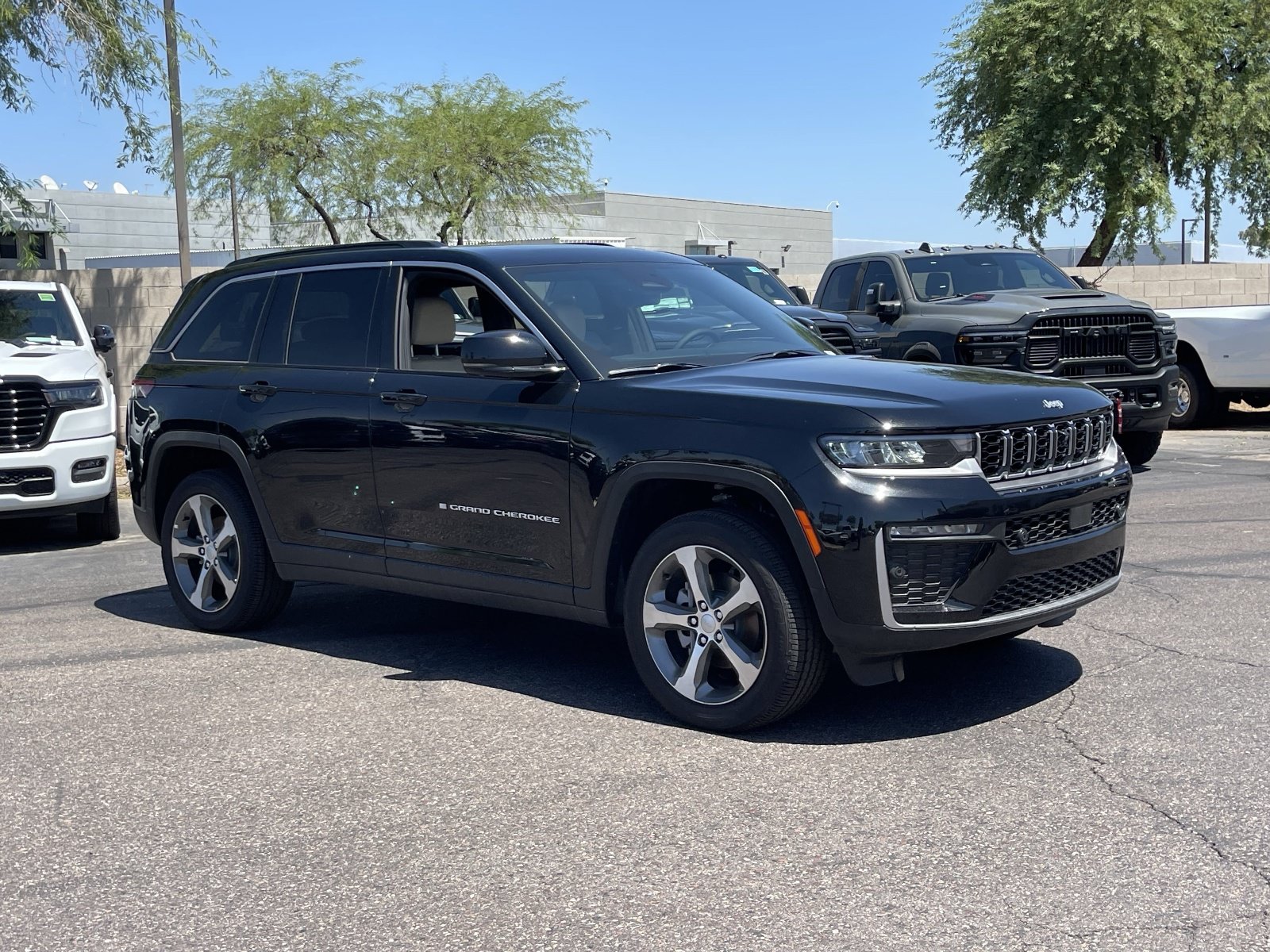 New 2026 Jeep Grand Cherokee Limited w/ Luxury Tech Group II AWD/4WD image 5