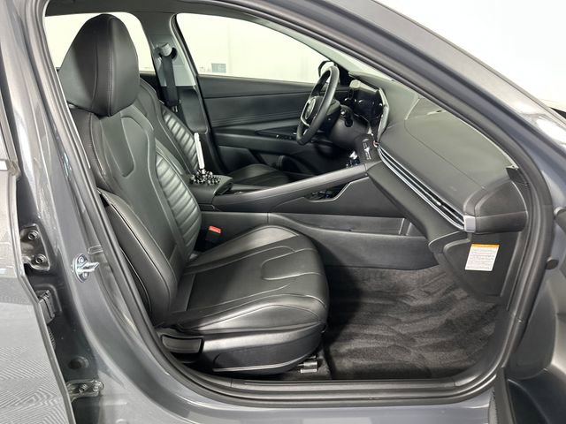 Used 2025 Hyundai Elantra Limited image 28