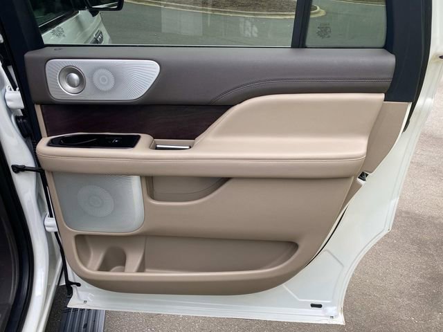 Used 2023 Lincoln Navigator L Reserve AWD/4WD image 35