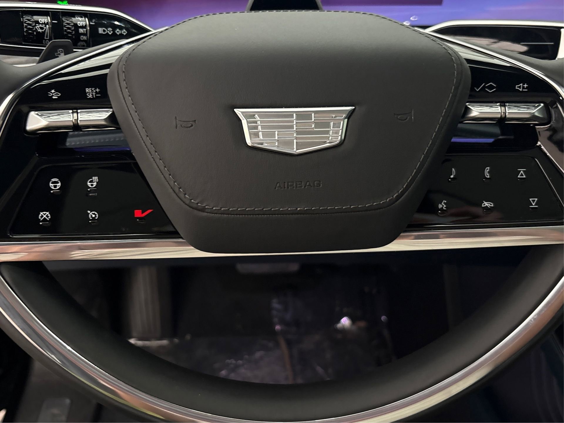 New 2025 Cadillac Escalade IQ Luxury 2 w/ LPO, Radiant Package image 18