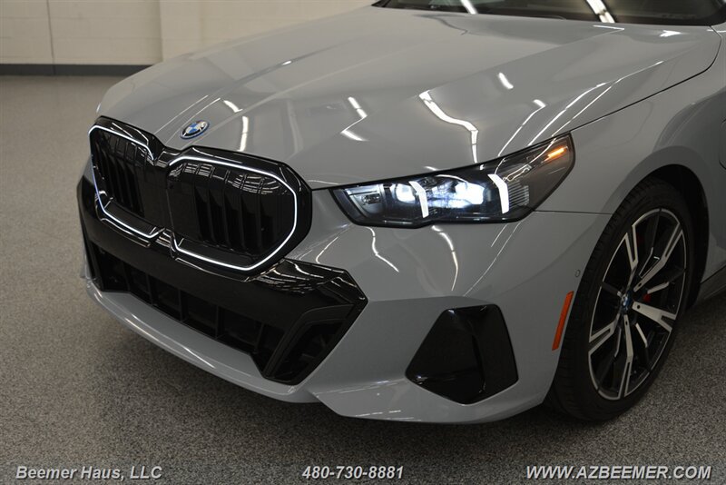 Used 2025 BMW 550e xDrive w/ Premium Package AWD/4WD image 52