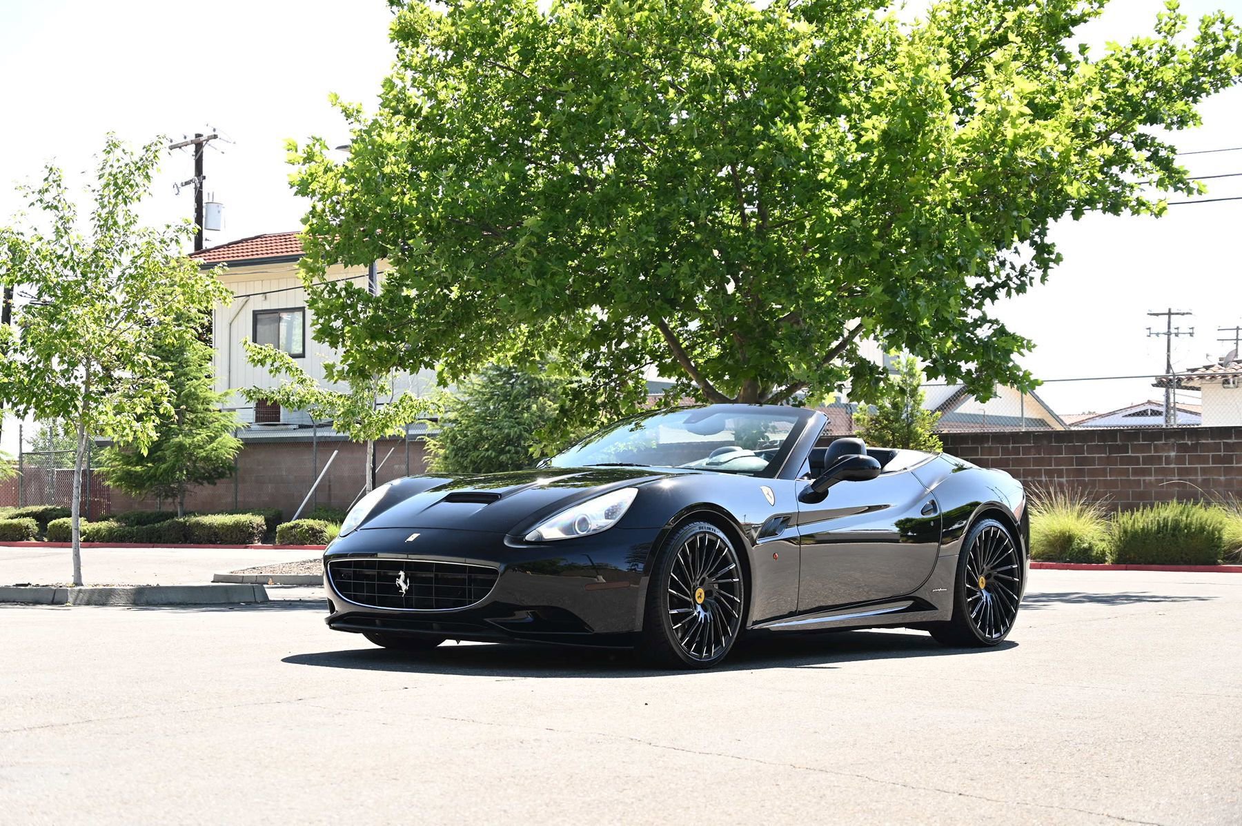 Used 2010 Ferrari California RWD image 11