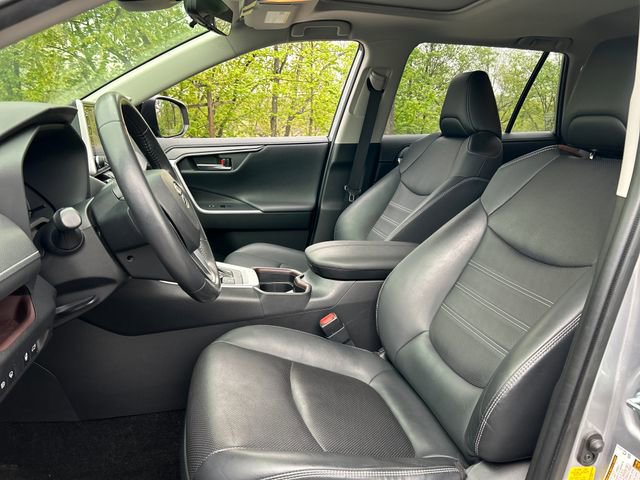 Used 2020 Toyota RAV4 Limited w/ Limited Grade Weather Package AWD/4WD image 10