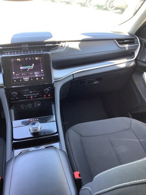 Certified 2023 Jeep Grand Cherokee Laredo AWD/4WD image 14