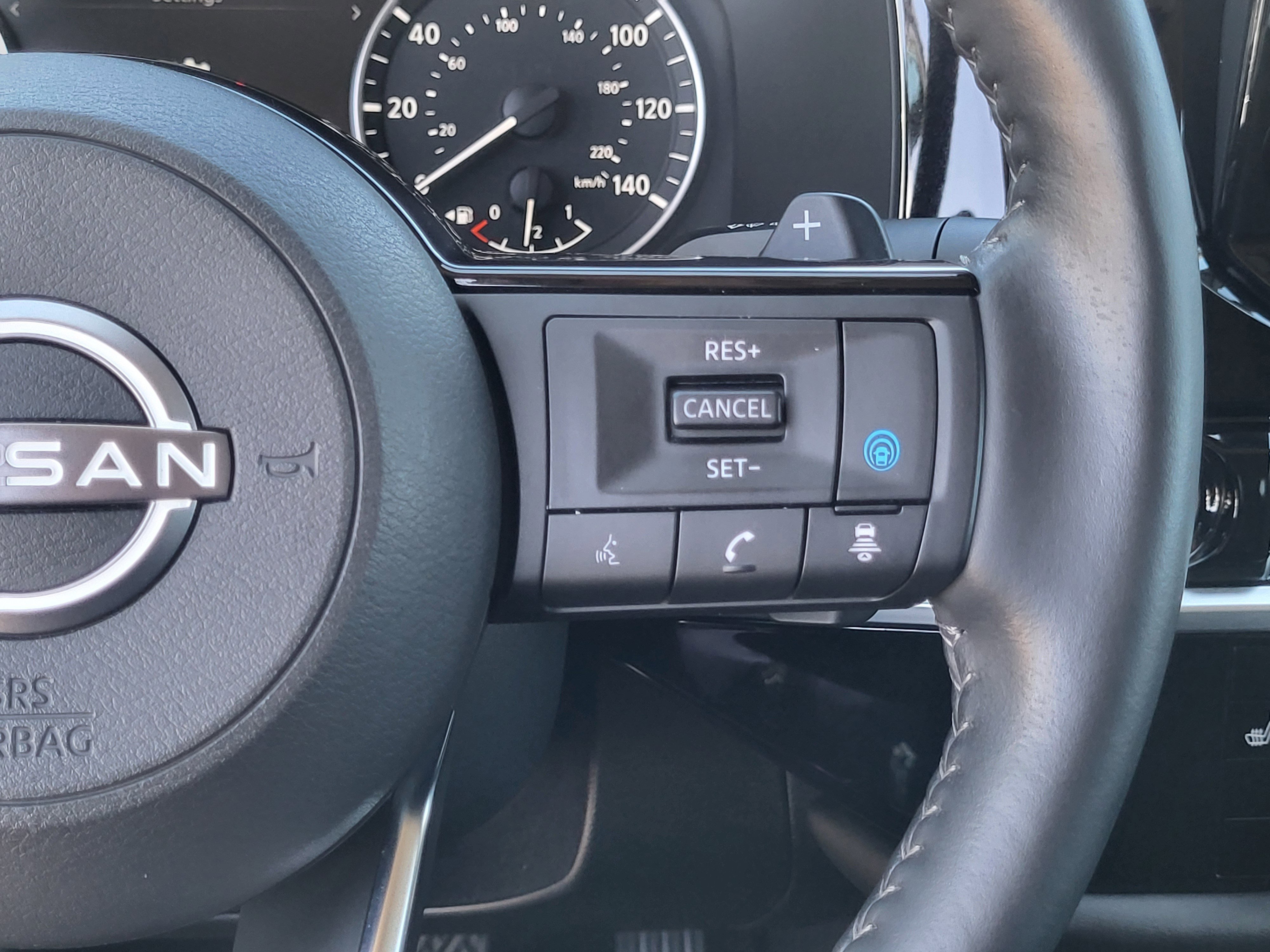 Used 2024 Nissan Pathfinder SL w/ Black Appearance Package AWD/4WD image 16