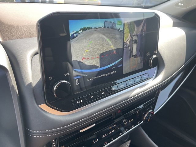 Used 2023 Nissan Rogue SL w/ SL Premium Package image 16